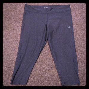 Adidas Women’s Capri athletic pants (XL)